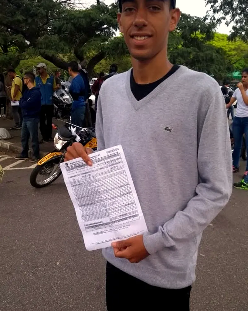 Aluno da Caminho Certo — moto, aprovado