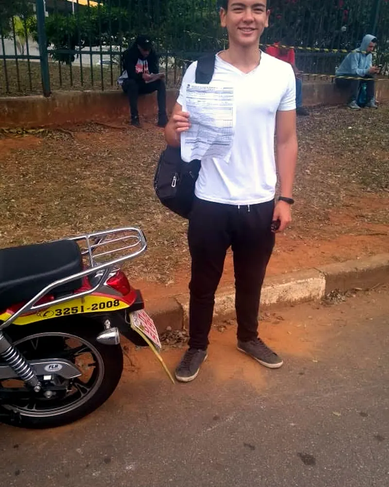 Aluno da Caminho Certo — moto, aprovado