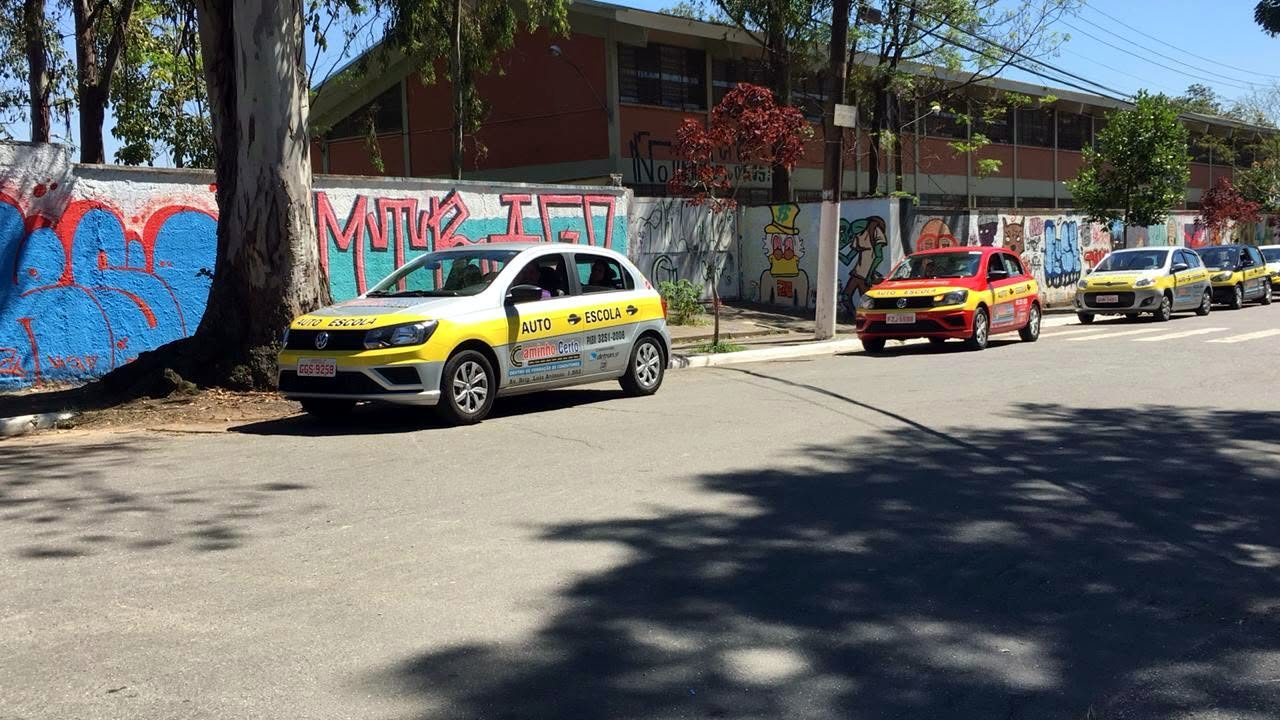 VW Gol adesivado da Caminho Certo
